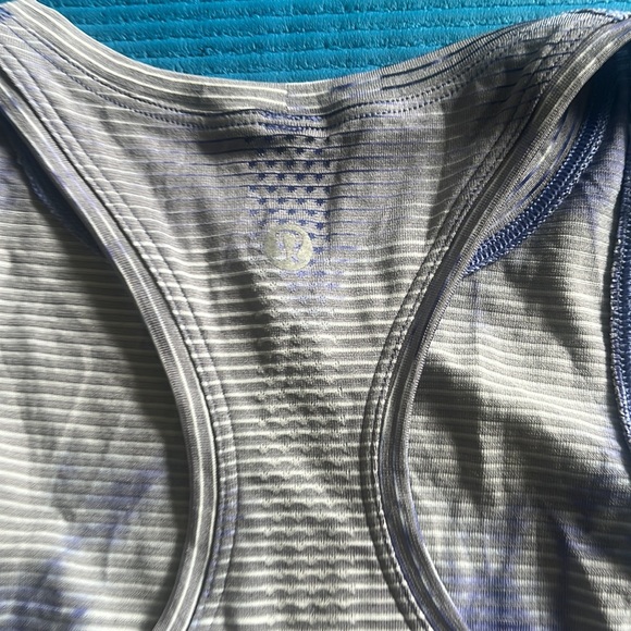 Lululemon tank top size 4 purple tie die - Picture 3 of 3